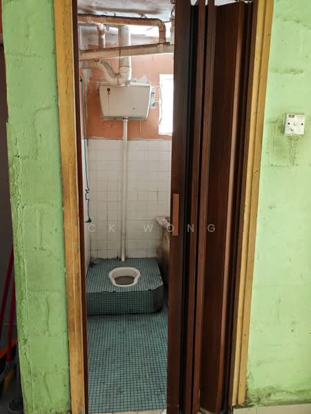 Rumah Flat untuk Disewa di Sentul Utama Flat - CK Wong - Bathroom - PropertyGuru.com.my