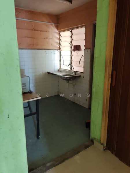 Rumah Flat untuk Disewa di Sentul Utama Flat - CK Wong - Kitchen - PropertyGuru.com.my