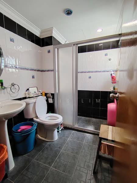 Condominium for Sale at Amadesa Resort Condominium - Chris Lim - Bathroom - PropertyGuru.com.my