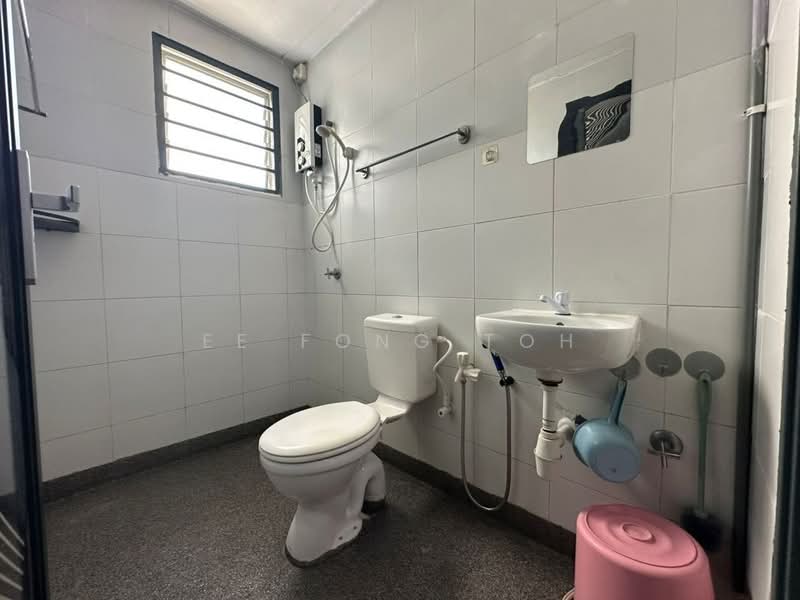 Apartment for Sale at Denai Nusantara Apartment - Ee Fong Toh - Bathroom - PropertyGuru.com.my