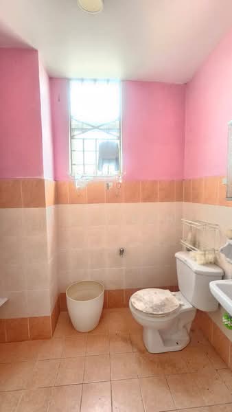 Pangsapuri untuk Dijual di Bayu Villa - Joey Koh - Bathroom - PropertyGuru.com.my