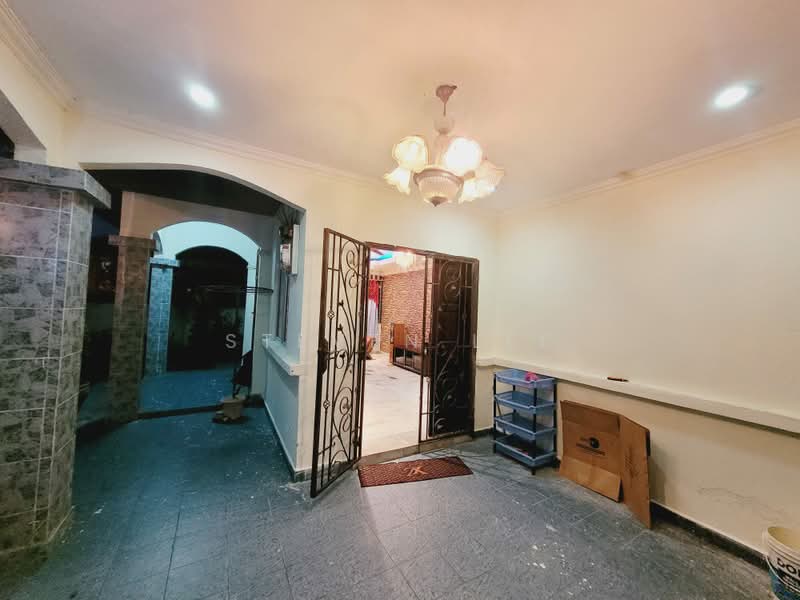 Rumah Banglo untuk Dijual di Bandar Baru Bukit Beruntung (Serendah) - Steven Lee - Entrance - PropertyGuru.com.my