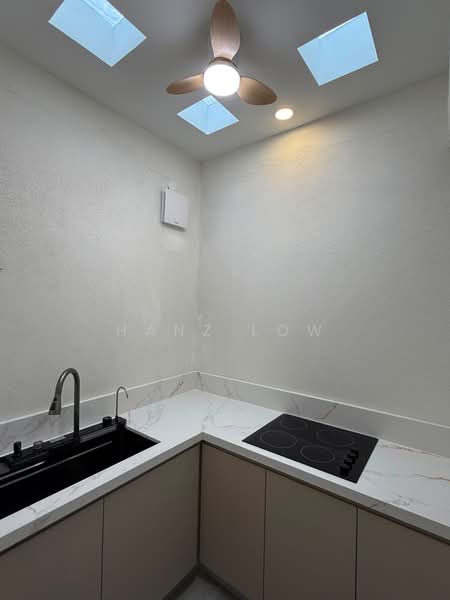 3-storey Terraced House for Rent in Seri Kembangan (Selangor) - Hanz Low - Kitchen - PropertyGuru.com.my