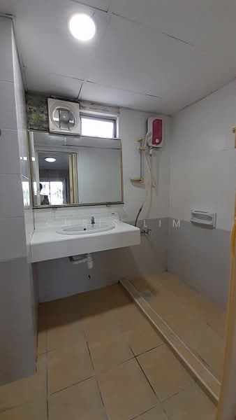 Condominium for Sale at Amadesa Resort Condominium - Chris Lim - Bathroom - PropertyGuru.com.my