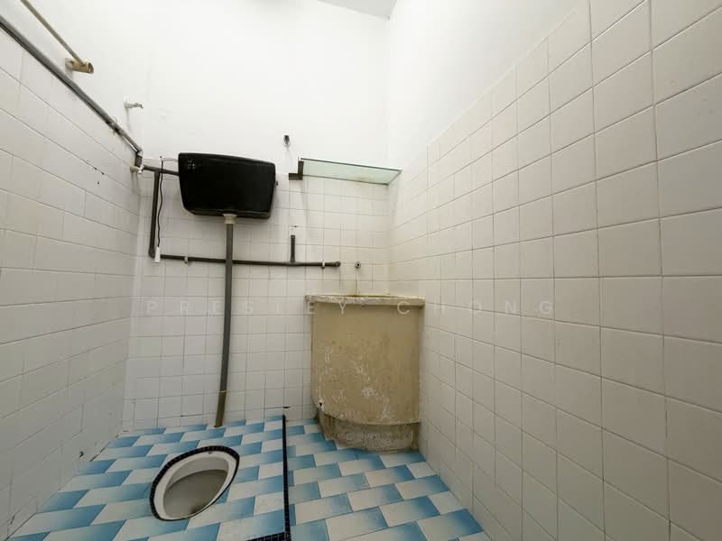 2-storey Terraced House for Sale in Kampar (Perak) - Presley Chong - Bathroom 1 - PropertyGuru.com.my