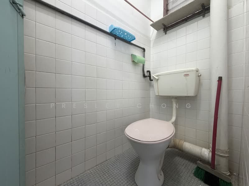 2-storey Terraced House for Sale in Kampar (Perak) - Presley Chong - Master Bathroom - PropertyGuru.com.my