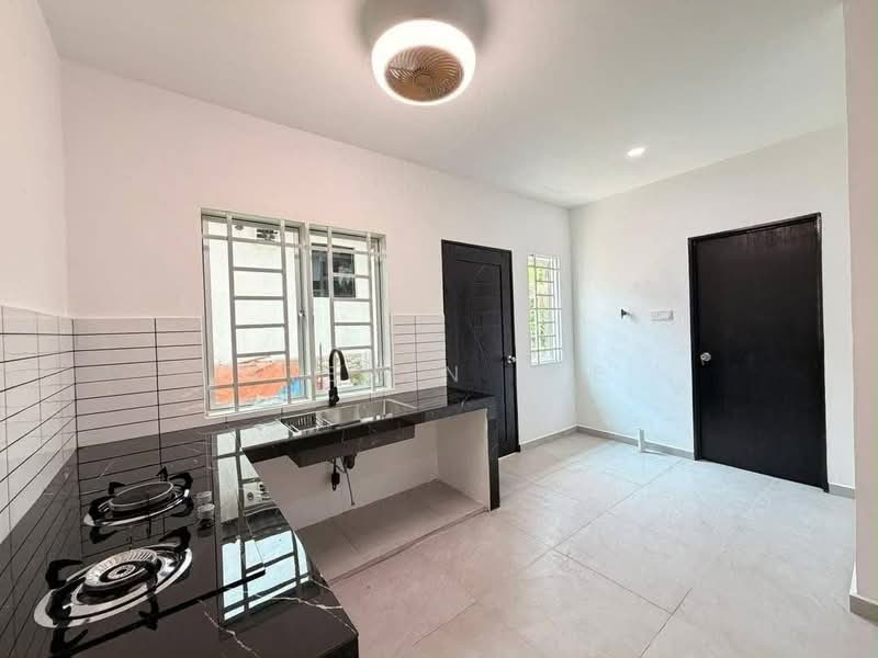 Rumah Teres 2 Tingkat untuk Dijual di (Bukit Sentosa 2) Seksyen Bs2 (Serendah) - Steven Lee - Kitchen - PropertyGuru.com.my