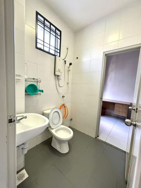 Rumah Teres 2 Tingkat untuk Dijual di Taman Kempas Indah (Tebrau) - Sausa Lee - Bathroom - PropertyGuru.com.my