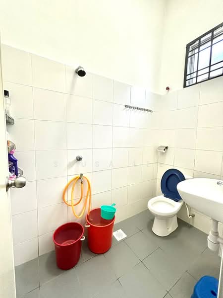 Rumah Teres 2 Tingkat untuk Dijual di Taman Kempas Indah (Tebrau) - Sausa Lee - Bathroom - PropertyGuru.com.my