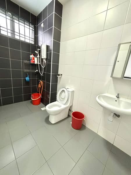 Rumah Teres 2 Tingkat untuk Dijual di Taman Kempas Indah (Tebrau) - Sausa Lee - Bathroom - PropertyGuru.com.my