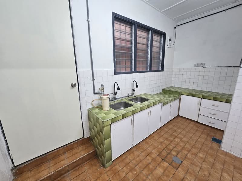2-storey Terraced House for Rent in Sri Petaling (Kuala Lumpur) - Philip Chan - Kitchen - PropertyGuru.com.my