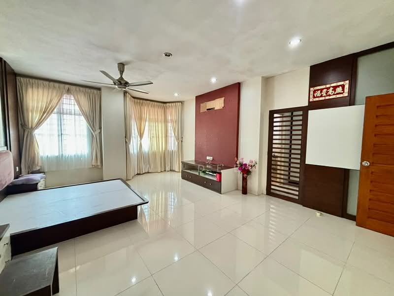 Rumah Teres 2 Tingkat untuk Dijual di Taman Puteri Indah (Batu Pahat) - WK Dee - Living Room - PropertyGuru.com.my