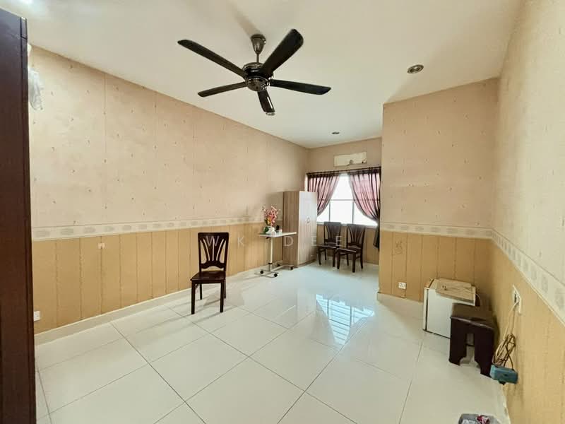 Rumah Teres 2 Tingkat untuk Dijual di Taman Puteri Indah (Batu Pahat) - WK Dee - Living Room - PropertyGuru.com.my