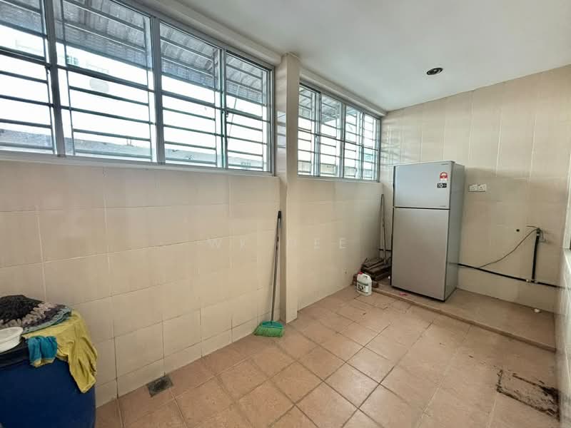 Rumah Teres 2 Tingkat untuk Dijual di Taman Puteri Indah (Batu Pahat) - WK Dee - Kitchen - PropertyGuru.com.my