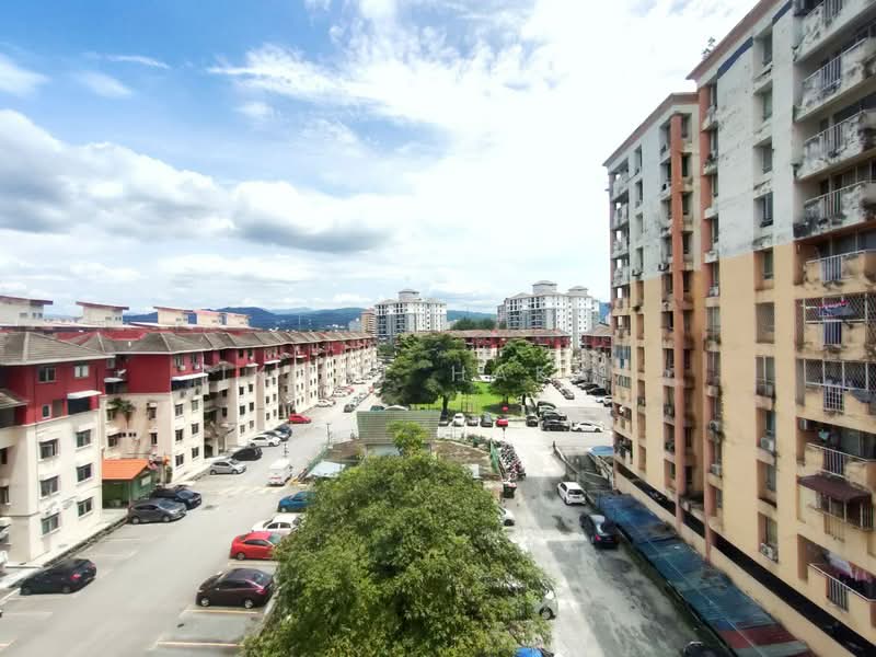 Kondominium untuk Dijual di Le Jardine Condominium - Ikmal Hakim - Exterior - PropertyGuru.com.my