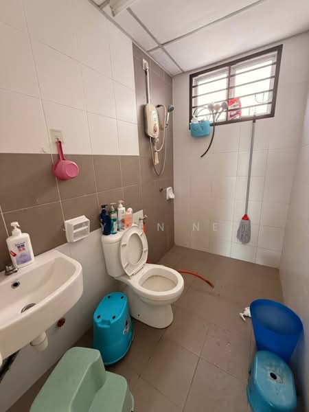 Pangsapuri untuk Dijual di D' Larkin Residence - Jayden Neo - Bathroom - PropertyGuru.com.my