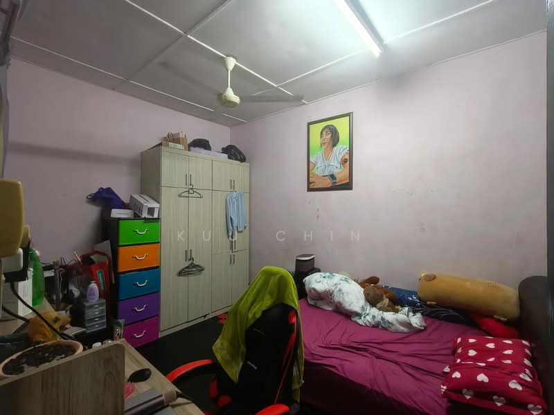 Rumah Teres 1-Tingkat untuk Dijual di Taman Mas (Kulai) - Kuu Chin - Bedroom - PropertyGuru.com.my