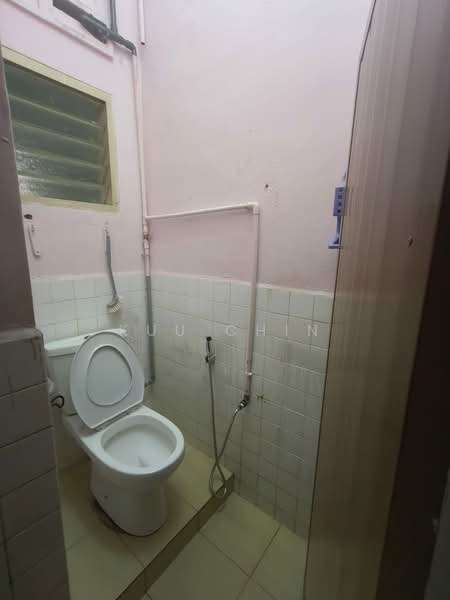Rumah Teres 1-Tingkat untuk Dijual di Taman Mas (Kulai) - Kuu Chin - Bathroom - PropertyGuru.com.my