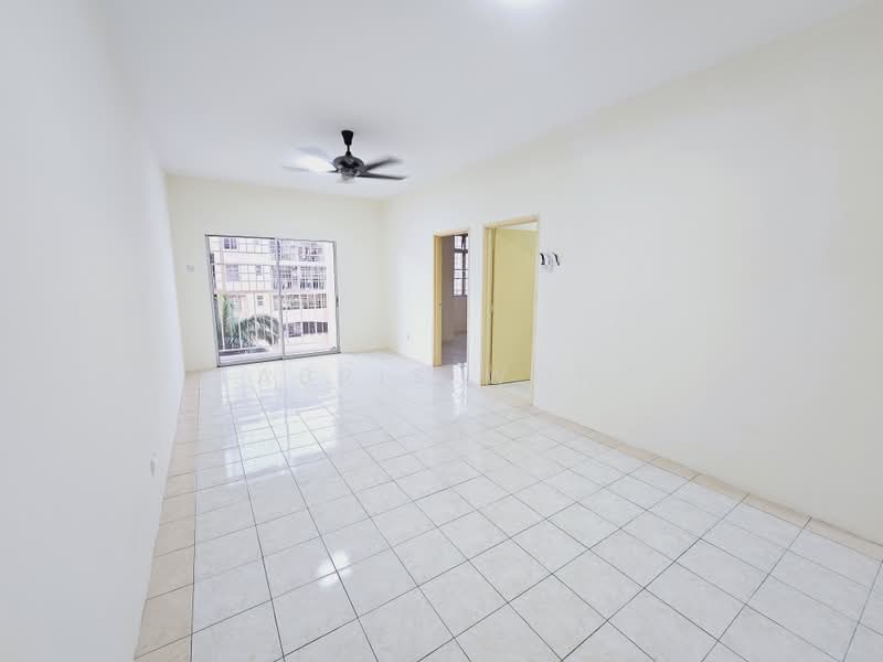 Pangsapuri untuk Disewa di Bayu Villa - Tabris Wong - Living Room - PropertyGuru.com.my