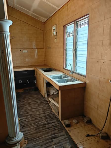 Rumah Teres untuk Dijual di Taman Semenyih Mewah (Semenyih) - Daniel Yong - Kitchen - PropertyGuru.com.my