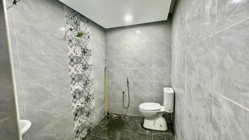 Rumah Teres 1 Tingkat untuk Dijual di Taman Ungku Tun Aminah (Skudai) - Suenn Low - Bathroom - PropertyGuru.com.my