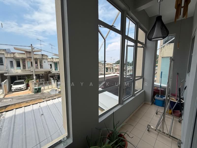 Rumah Bandar untuk Dijual di Batu Caves (Selangor) - Uthaya Kumar - Balcony - PropertyGuru.com.my