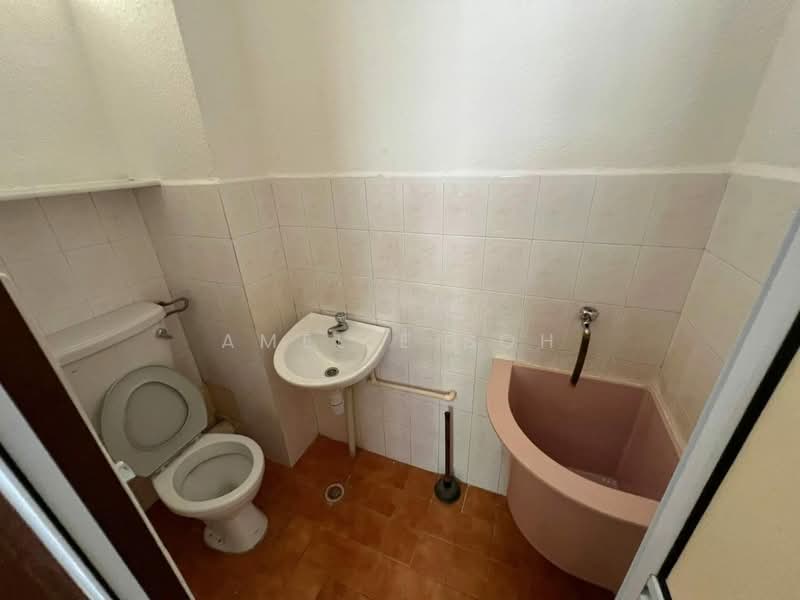 Pangsapuri untuk Dijual di Taman Jubilee Phase 3 - Amelie Soh - Bathroom - PropertyGuru.com.my