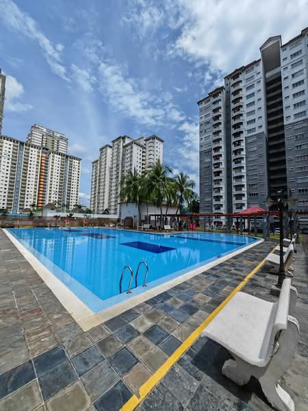 Kondominium untuk Dijual di Endah Ria - Lee Chin Wai - Pool - PropertyGuru.com.my