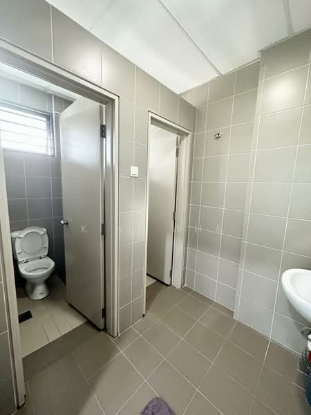 Kedai / Pejabat untuk Dijual di Taman Melawati (Ulu Kelang) - King Wha - Bathroom - PropertyGuru.com.my