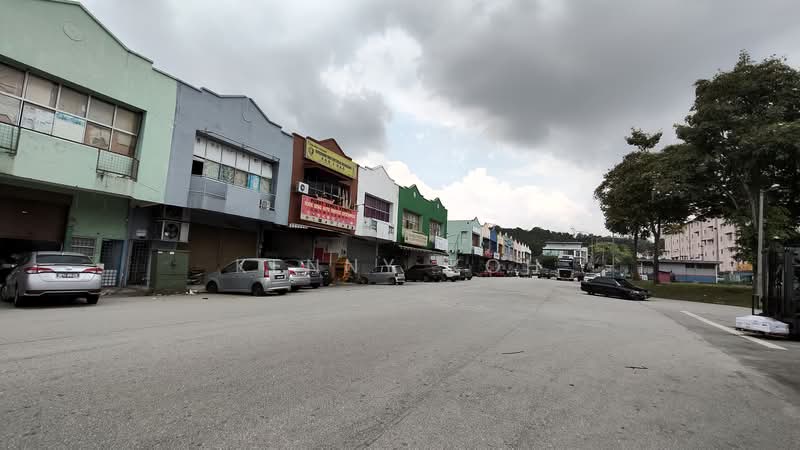 Kilang untuk Disewa di Taman Perindustrian Bukit Serdang (Seri Kembangan) - Kenny Koh - Exterior - PropertyGuru.com.my