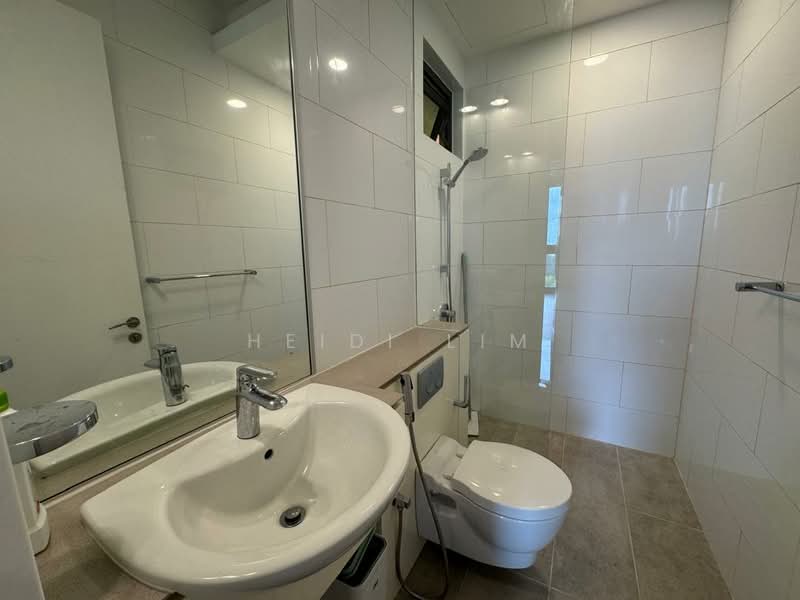 Service Residence for Sale at Senada Residence @ KLGCC Resort - Heidi Lim - Bathroom - PropertyGuru.com.my