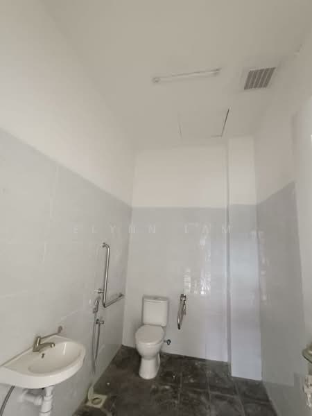 Factory for Rent in Masai (Johor) - Elynn Lam - Bathroom - PropertyGuru.com.my
