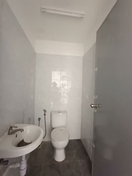 Factory for Rent in Masai (Johor) - Elynn Lam - Bathroom - PropertyGuru.com.my