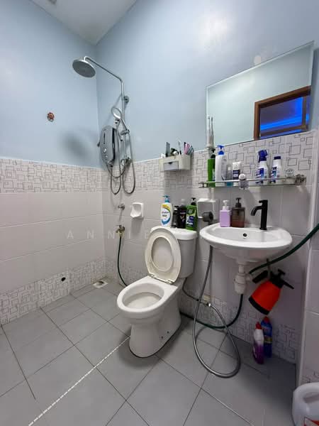 Semi-Detached House for Sale in Taman Sierra Perdana (Masai) - Annie Chai - Bathroom - PropertyGuru.com.my