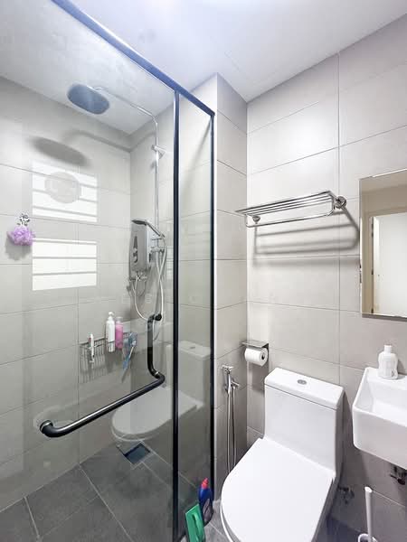 Kondominium untuk Dijual di Surian Condominium - Wes Chang - Bathroom - PropertyGuru.com.my