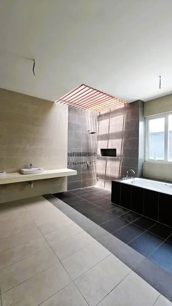 Semi-Detached House for Sale in D'Island (Puchong) - Maureen Ooi - Bathroom - PropertyGuru.com.my