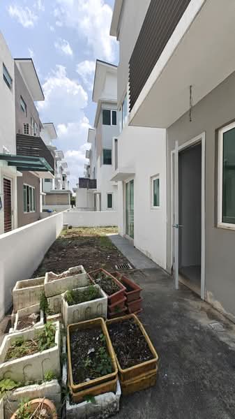 Semi-Detached House for Sale in D'Island (Puchong) - Maureen Ooi - Exterior - PropertyGuru.com.my