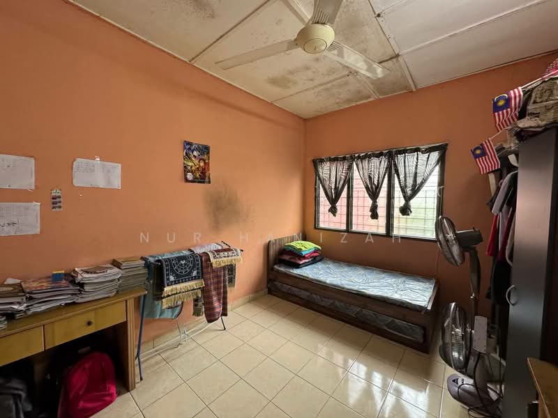 Rumah Teres 1-Tingkat untuk Dijual di Seksyen 17 (Shah Alam) - Nur Hanizah - Bedroom - PropertyGuru.com.my