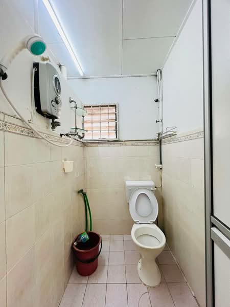 1-storey Terraced House for Sale in Bandar Kinrara Seksyen 1 (Bandar Kinrara) - Yasmin Sulaiman - Bathroom - PropertyGuru.com.my