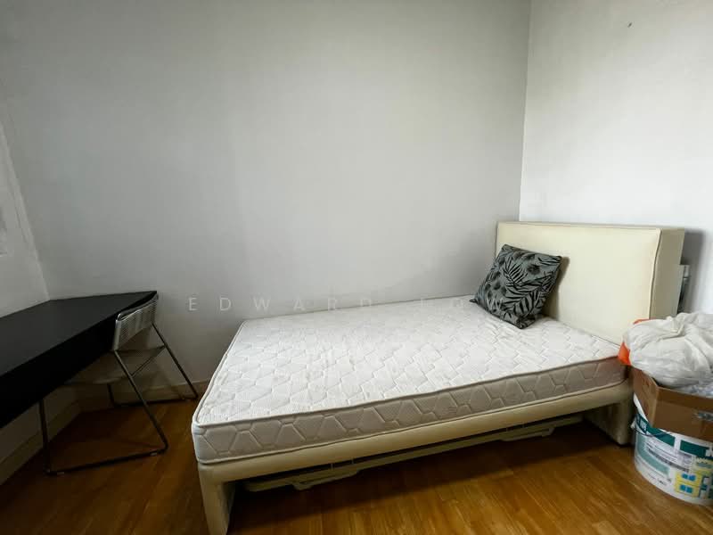 Kediaman Servis untuk Dijual di Solaris Dutamas - Edward Low - Bedroom - PropertyGuru.com.my