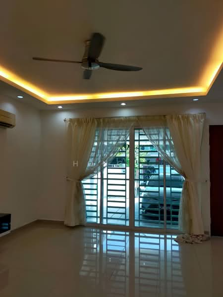 Rumah Teres 2 Tingkat untuk Disewa di Sungai Ara (Penang) - Hong . - Living Room - PropertyGuru.com.my