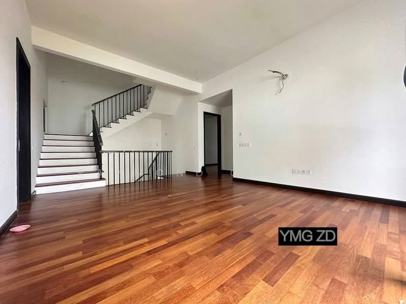 Rumah Teres 3 Tingkat untuk Dijual di Duta Villa (Setia Alam) - Raymond Cheng - Living Room - PropertyGuru.com.my