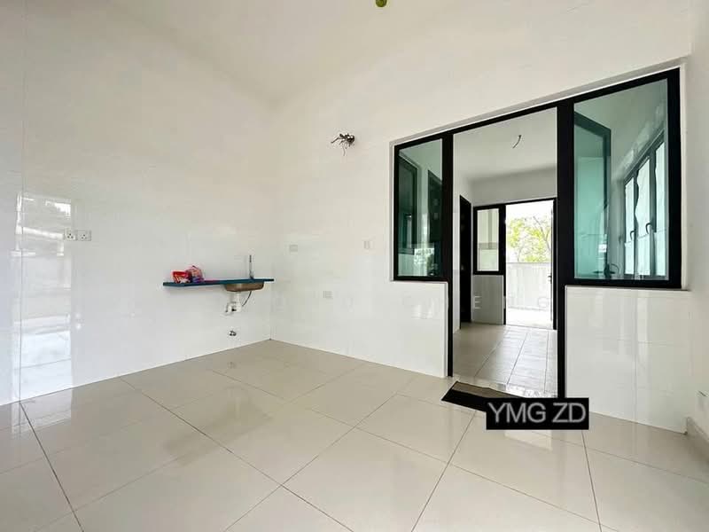 Rumah Teres 3 Tingkat untuk Dijual di Duta Villa (Setia Alam) - Raymond Cheng - Kitchen - PropertyGuru.com.my
