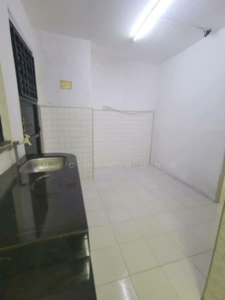 2-storey Terraced House for Sale in Taman Johor Jaya (Johor Bahru) - Nico Chong - Kitchen - PropertyGuru.com.my