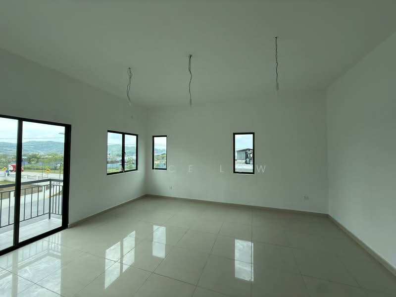 Rumah Berkembar untuk Dijual di Taman Scientex Rawang (Rawang) - Alice Low - Living Room - PropertyGuru.com.my