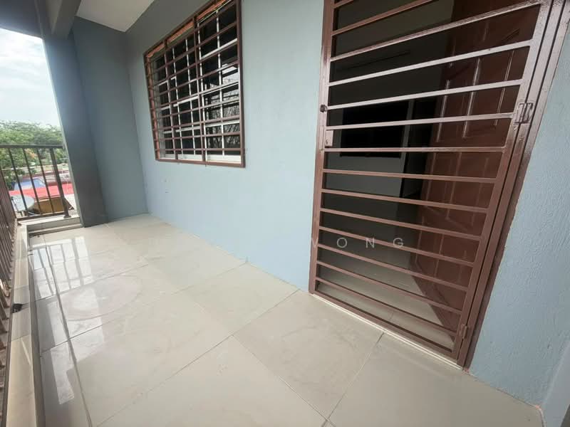 Rumah Teres 2 Tingkat untuk Dijual di Taman Velox (Rawang) - Danny Wong - Balcony - PropertyGuru.com.my