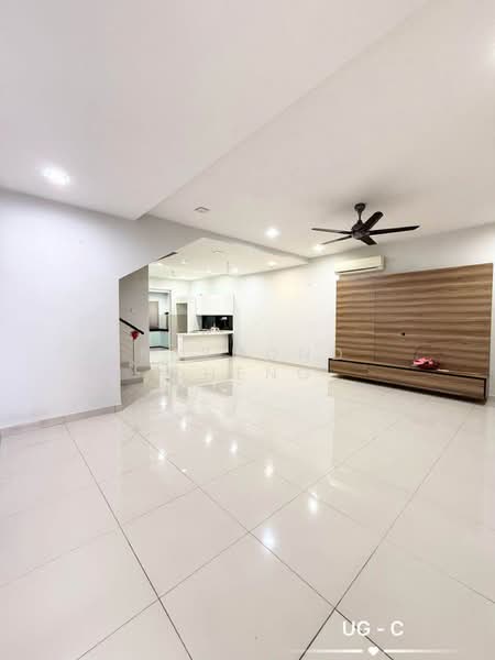 2.5-storey Terraced House for Sale in Bandar Puteri Klang (Klang) - Raymond Cheng - Living Room - PropertyGuru.com.my