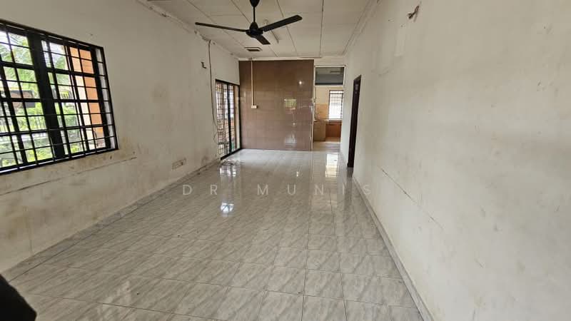 Terraced House for Sale in Bandar Behrang 2020 (Hulu Bernam Timor) - Dr Munis - Living Room - PropertyGuru.com.my