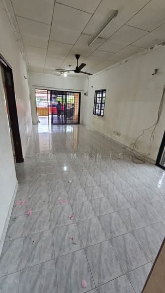 Terraced House for Sale in Bandar Behrang 2020 (Hulu Bernam Timor) - Dr Munis - Living Room - PropertyGuru.com.my