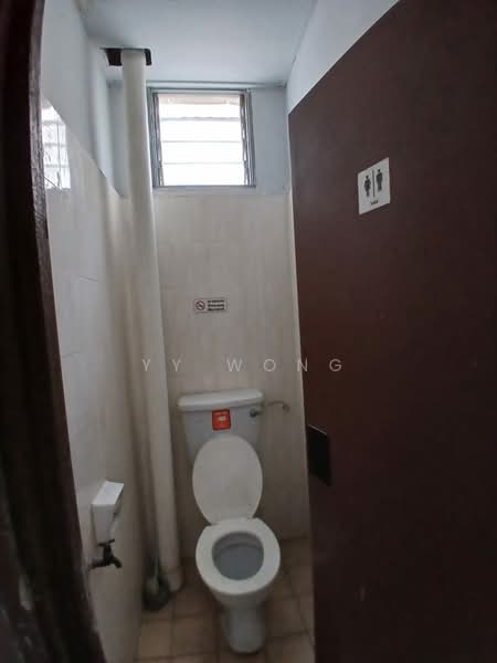 Kedai untuk Disewa di Taman Puncak Jalil (Seri Kembangan) - YY Wong - Bathroom - PropertyGuru.com.my